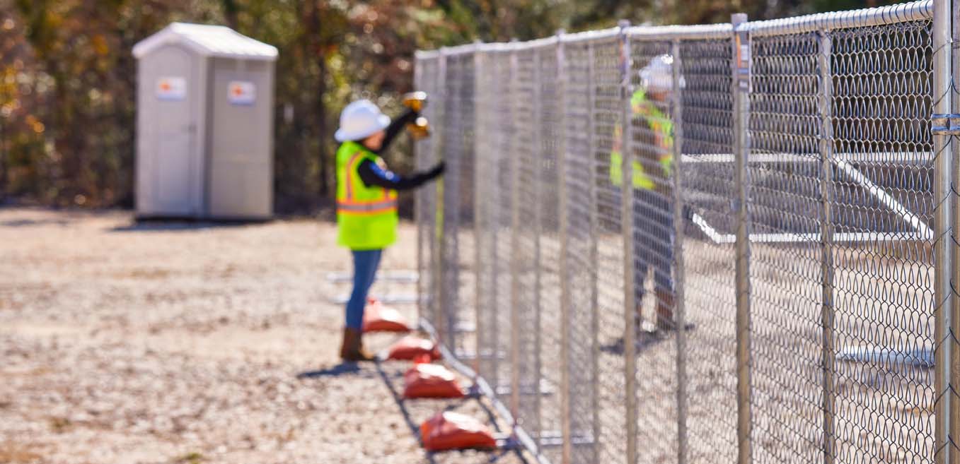 intalling a construction temp fence